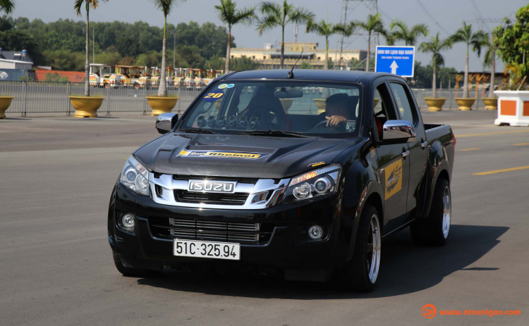 Bán tải Isuzu D-Max độ công suất hơn 400 mã lực tại Rheinol Racing Days