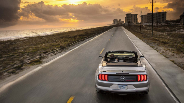 Ford giới thiệu Mustang mui trần phiên bản California