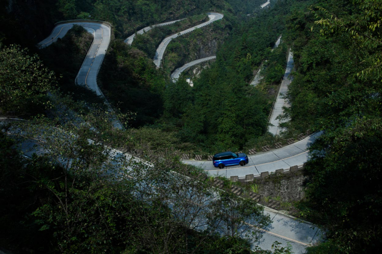 Range Rover Sport SVR xác lập kỷ lục mới trên cung đường núi Thiên Môn
