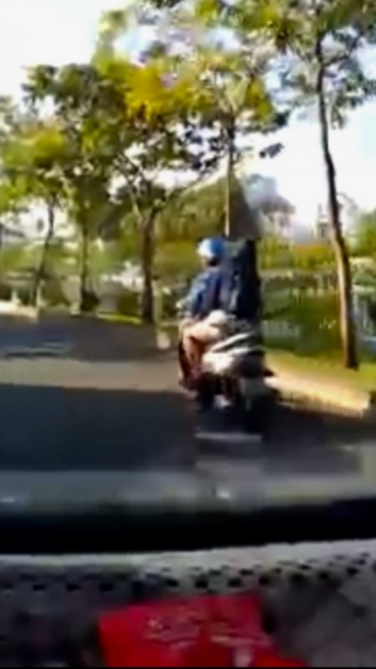 Mất tập trung khi lái xe Mất tập trung khi lái xe