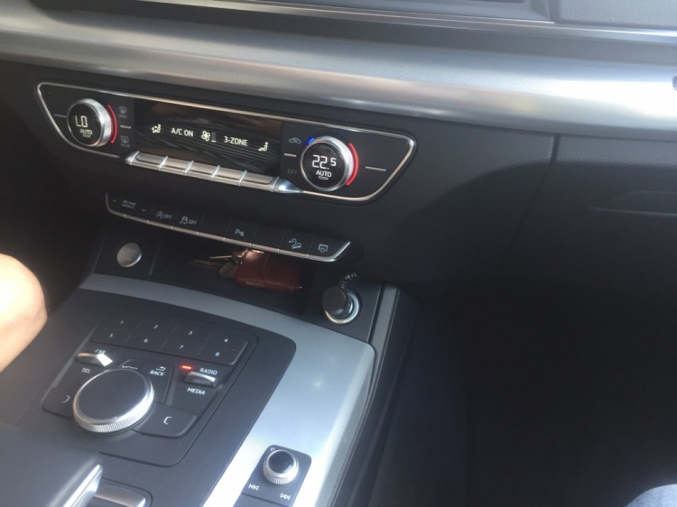 Audi Q5 lắp camera hành trình BlackVue siêu đẹp
