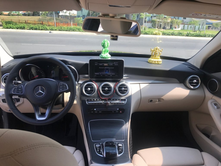 Cho thuê xe Mercedes C200 đời 2018