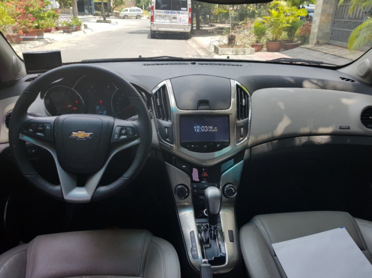 Cần bán xe Chevrolet Cruze LT màu bạc, đăng ký 02/2016.