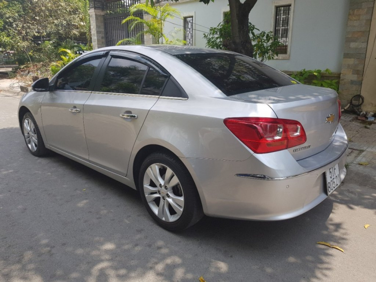 Cần bán xe Chevrolet Cruze LT màu bạc, đăng ký 02/2016.