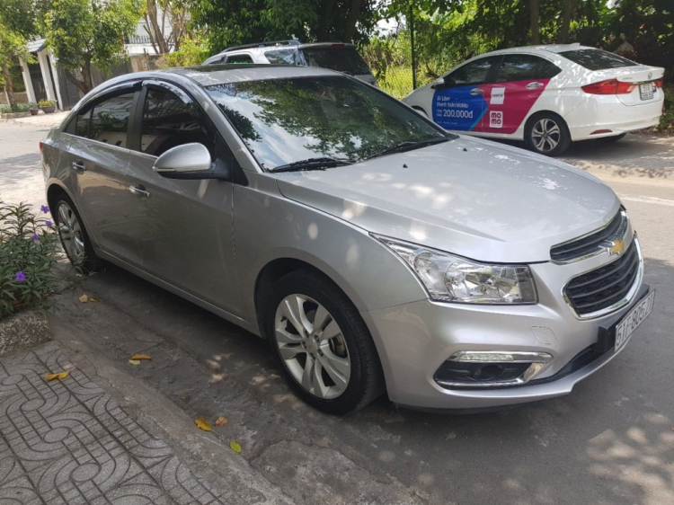 Cần bán xe Chevrolet Cruze LT màu bạc, đăng ký 02/2016.