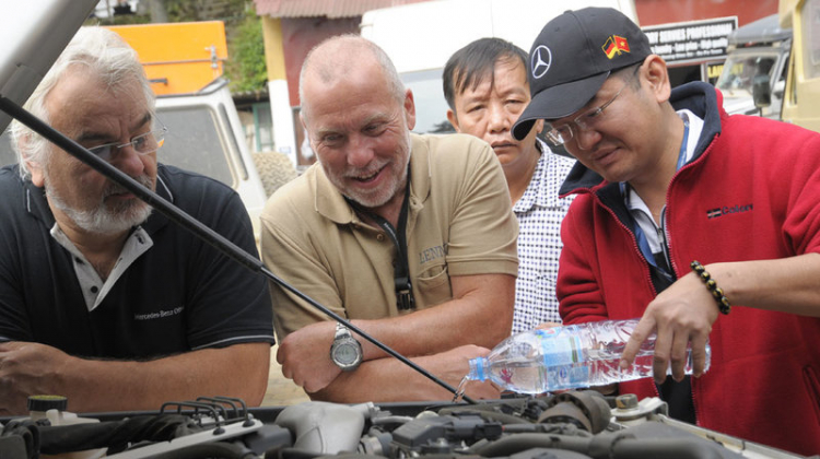 Trực tiếp: Đón đoàn Merecedes-Benz Offroad từ Đức đến Việt Nam