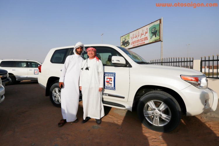 Ngắm xe xịn ở Dubai, trải nghiệm offroad sa mạc bằng Land Cruiser