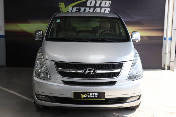 Cần Bán HYUNDAI STAREX 2.5MT 2010, bạc, mẫu xe đa dụng