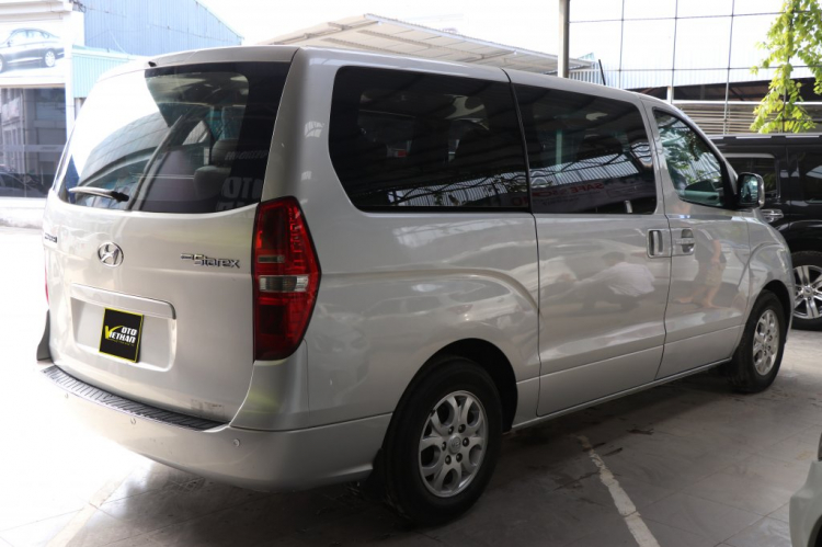 Cần Bán HYUNDAI STAREX 2.5MT 2010, bạc, mẫu xe đa dụng