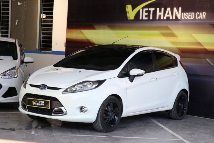 Bán FORD FIESTA 1.6AT 2011, trắng, hỗ trợ trả góp