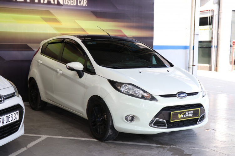 Bán FORD FIESTA 1.6AT 2011, trắng, hỗ trợ trả góp