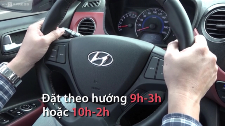 Cách cầm vô lăng xưa và nay Cách cầm vô lăng xưa và nay