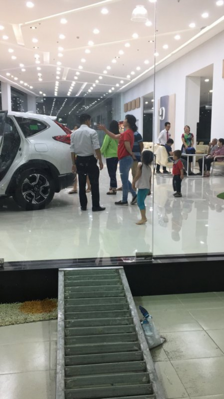 Cho em hỏi sớm nhất là ngày bao nhiêu mới nhận CRV được ạ