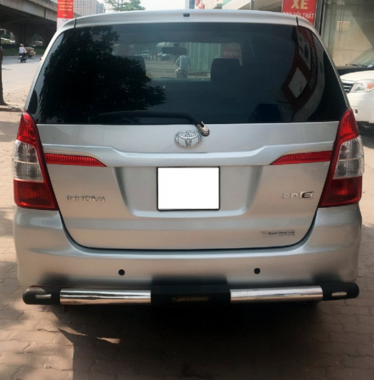 Toyota Innova 2.0 E 2014 màu bạc