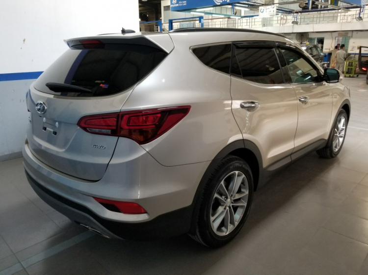 Hyundai Gía rẻ có ngay lô Santafe nhiều màu