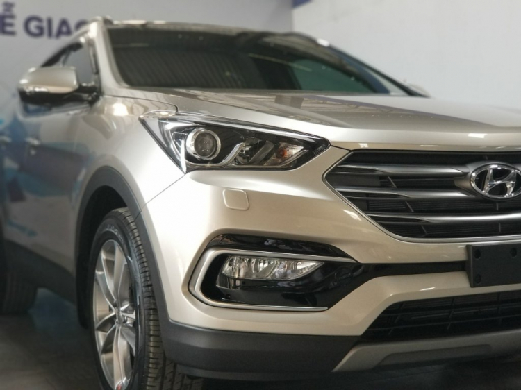 Hyundai Gía rẻ có ngay lô Santafe nhiều màu