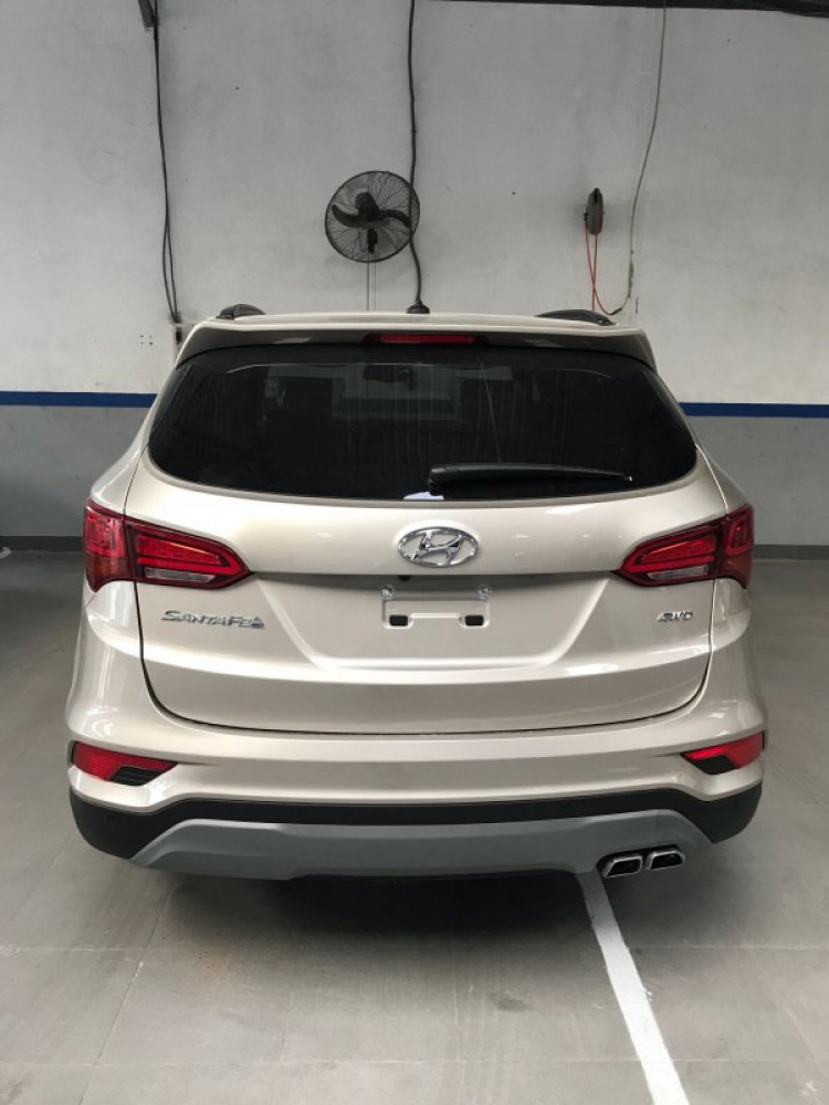 Hyundai Gía rẻ có ngay lô Santafe nhiều màu