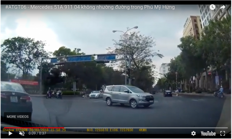 Mercedes 51A-911.04 chạy ẩu.