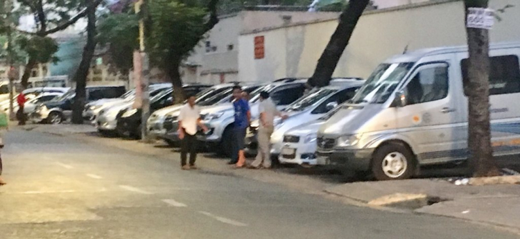 Bãi gửi xe bv mắt thành phố