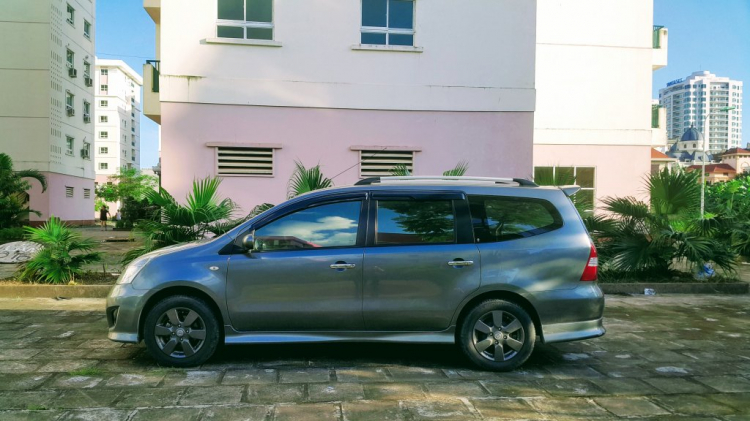 Tìm ace chơi xe Nissan Grand Livina