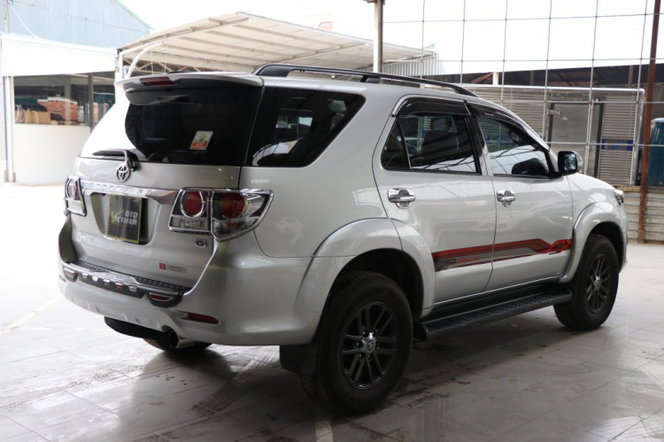 Cần Bán TOYOTA FORTUNER G 2.5MT 2015, màu bạc, máy dầu