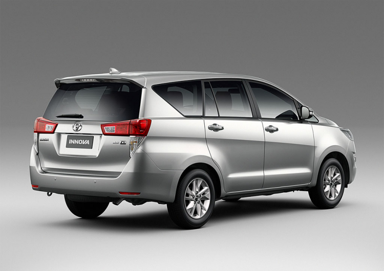 Tặng gói bảo hiểm thân vỏ hoặc phụ kiện khi mua Toyota Innova V, G và Venturer