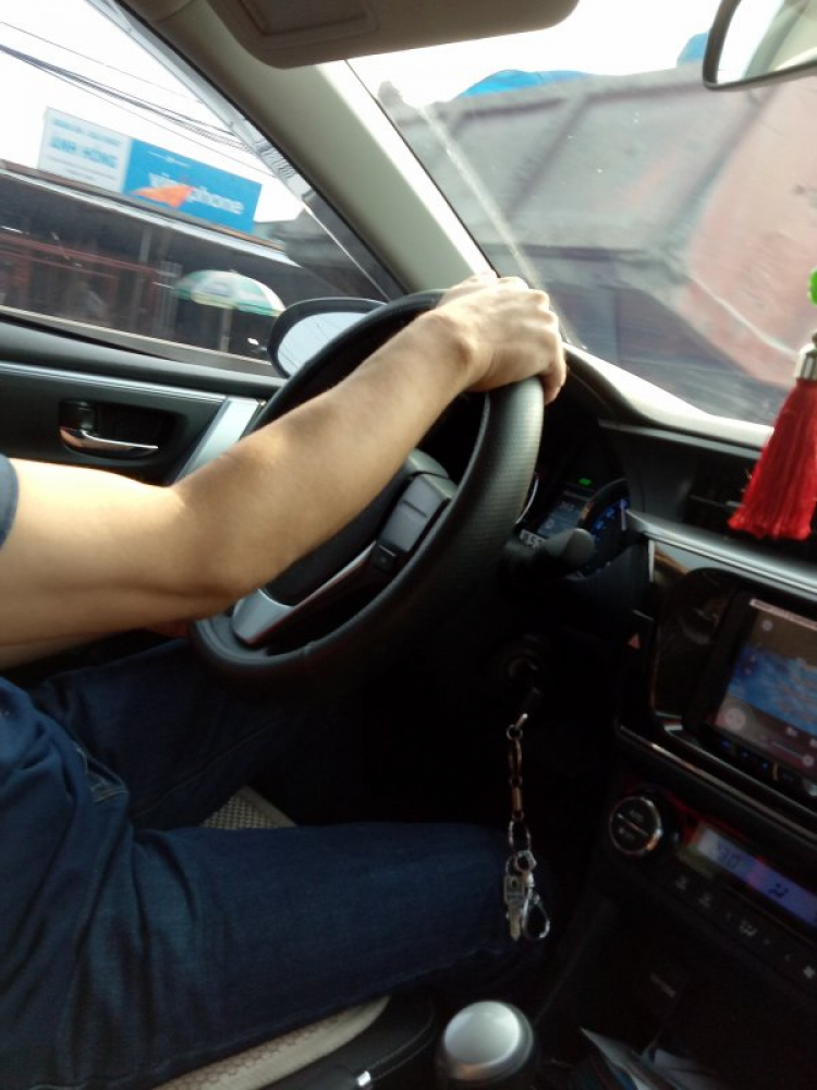 Cách cầm vô lăng xưa và nay Cách cầm vô lăng xưa và nay
