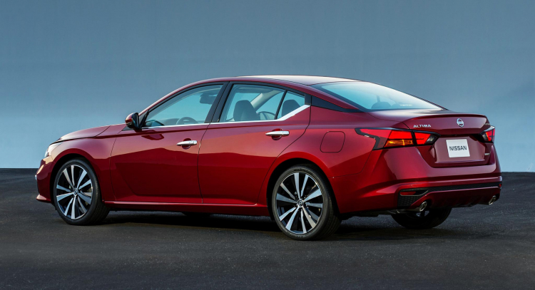 So sánh sơ bộ Nissan Altima 2019 và Honda Accord 2018 có thể về Việt Nam trong tương lai