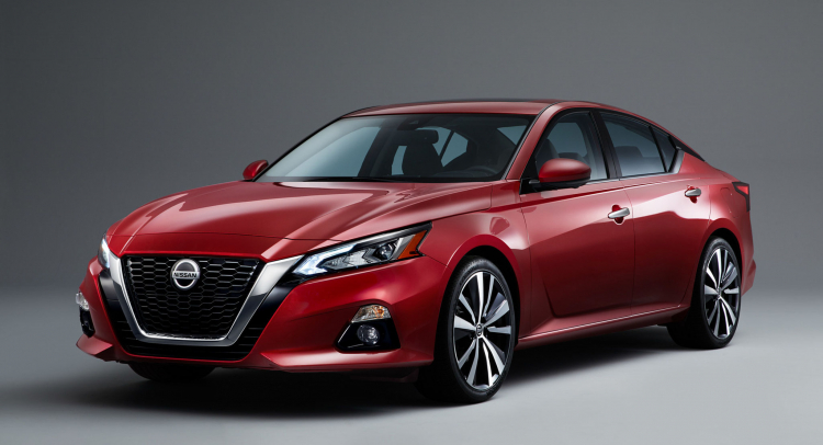 So sánh sơ bộ Nissan Altima 2019 và Honda Accord 2018 có thể về Việt Nam trong tương lai