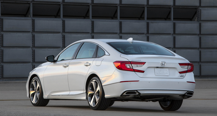 So sánh sơ bộ Nissan Altima 2019 và Honda Accord 2018 có thể về Việt Nam trong tương lai So sánh sơ bộ Nissan Altima 2019 và Honda Accord 2018 có thể về Việt Nam trong tương lai