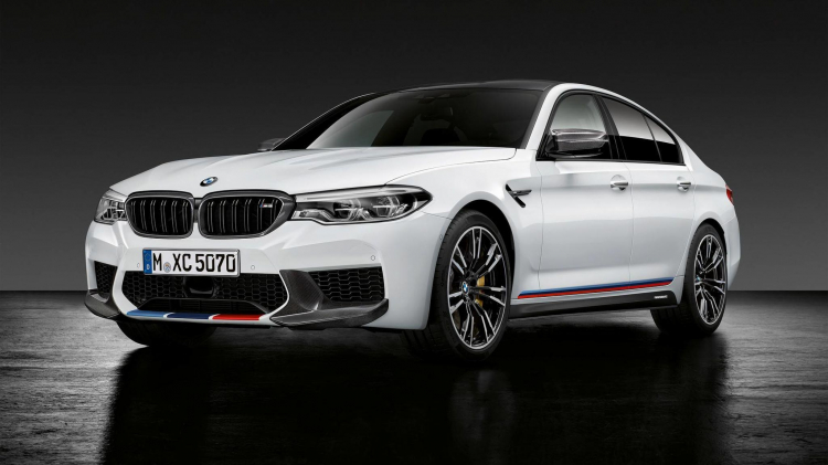 BMW tung video bà mẹ cầm lái BMW M5 2018 đầy phấn khích