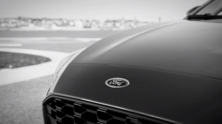 Ford Focus thế hệ mới sẽ ra mắt vào ngày mai - thiết kế gần giống Fiesta