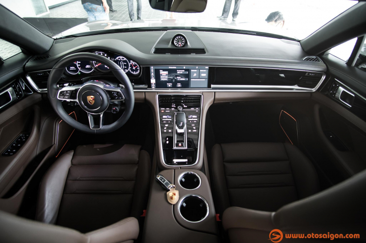 Trải nghiệm một ngày với Porsche Panamera Executive - saloon hạng sang cho doanh nhân thích thể thao Trải nghiệm một ngày với Porsche Panamera Executive - saloon hạng sang cho doanh nhân thích thể thao