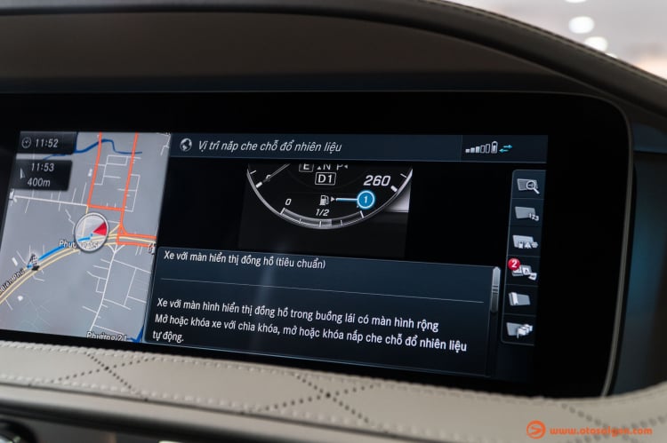 [Clip] Mercedes-Benz tích hợp sách "Hướng dẫn sử dụng" ngay trên xe; bạn có biết?