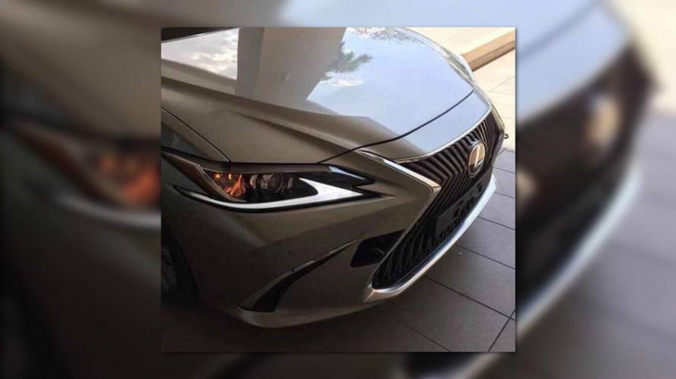 Lexus tung teaser ''nhá hàng'' ES 2019 hoàn toàn mới trước ngày ra mắt