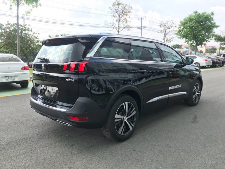 Em đang phân vân giữa Mercedes-Benz GLK 2013 cũ với ''đập hộp'' Hyundai SantaFe 2017 Em đang phân vân giữa Mercedes-Benz GLK 2013 cũ với ''đập hộp'' Hyundai SantaFe 2017