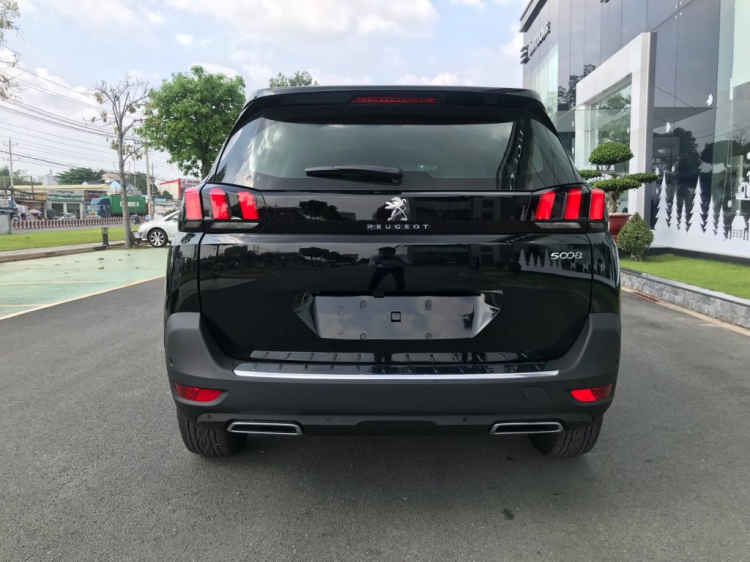 Em đang phân vân giữa Mercedes-Benz GLK 2013 cũ với ''đập hộp'' Hyundai SantaFe 2017 Em đang phân vân giữa Mercedes-Benz GLK 2013 cũ với ''đập hộp'' Hyundai SantaFe 2017