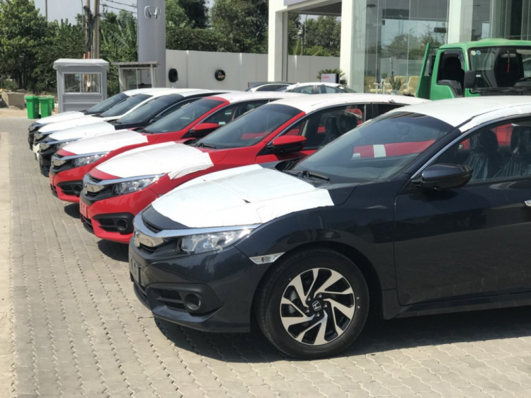 Honda Civic 1.8E CVT đã về tới đại lý