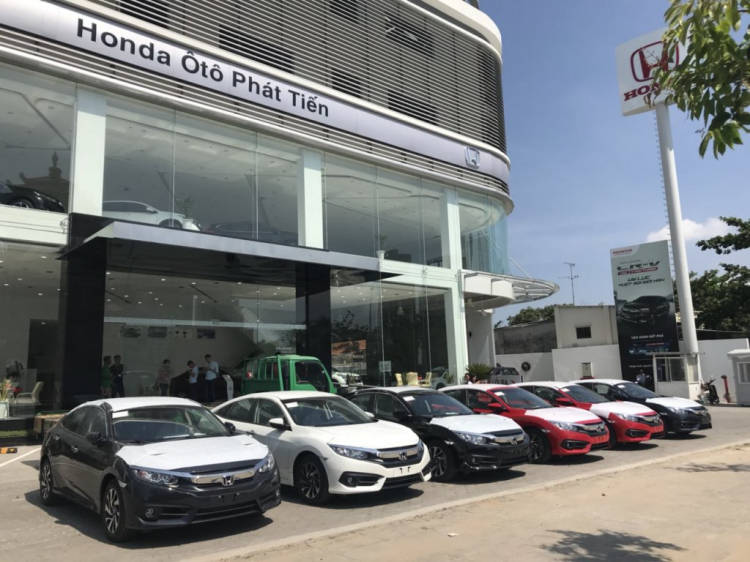 Honda Civic 1.8E CVT đã về tới đại lý