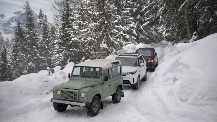 Land Rover kỷ niệm 70 năm SUV bằng tác phẩm nghệ thuật trên tuyết
