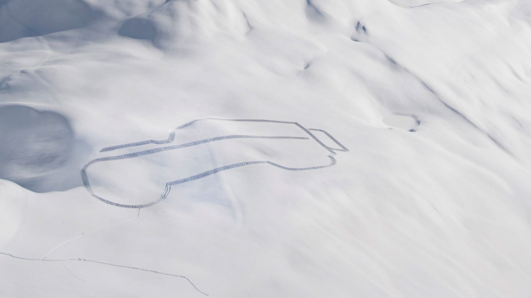 Land Rover kỷ niệm 70 năm SUV bằng tác phẩm nghệ thuật trên tuyết