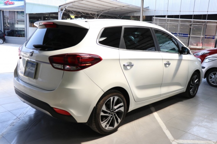 Kia Rondo 2.0AT 2017, trắng, bản tiêu chuẩn, 34.000km