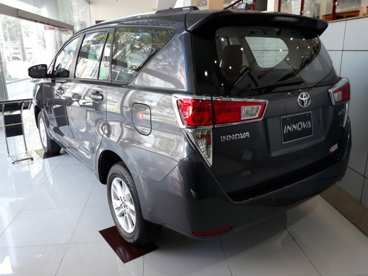 Innova 2.0E 2018 số sàn giá chỉ 740tr + gói KM 30tr, vay trả góp 0.06%/tháng