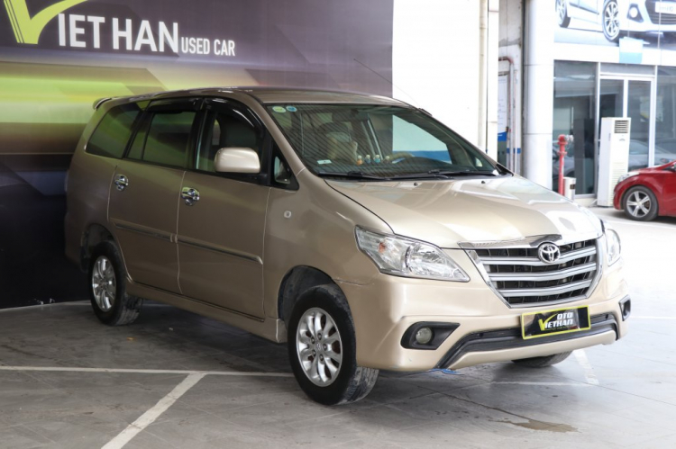 Bán TOYOTA INNOVA E 2.0MT 2014, nâu vàng, 69.000km