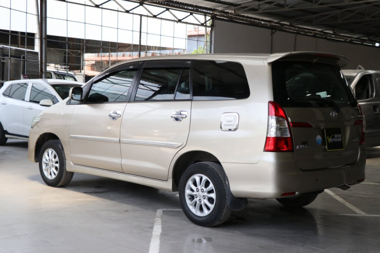 Bán TOYOTA INNOVA E 2.0MT 2014, nâu vàng, 69.000km