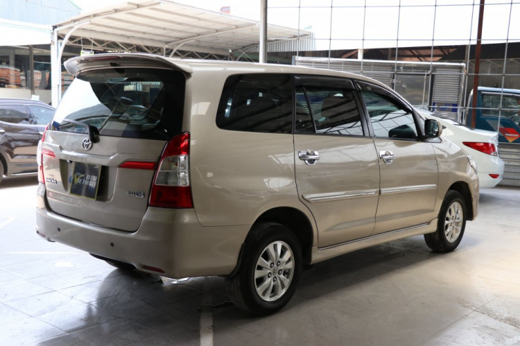 Bán TOYOTA INNOVA E 2.0MT 2014, nâu vàng, 69.000km