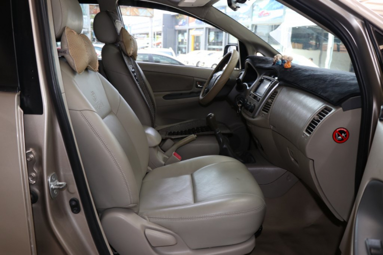 Bán TOYOTA INNOVA E 2.0MT 2014, nâu vàng, 69.000km