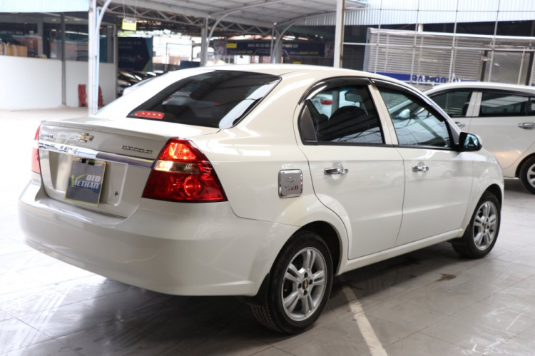 Cần bán CHEVROLET AVEO LT 1.5MT 2016, trắng, lăn bánh 36.000km, giá thương lượng