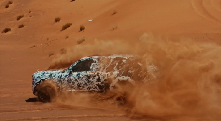 Rolls-Royce Cullinan chinh phục đồi cát ở Trung Đông; thể hiện khả năng off-road trên cát