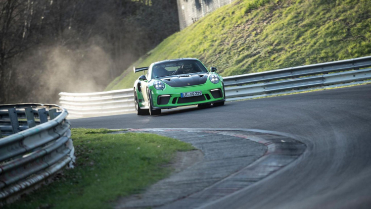 Porsche 911 GT3 RS 2018 hoàn thành vòng đua Nürburgring chỉ trong vòng 6 phút 56 giây